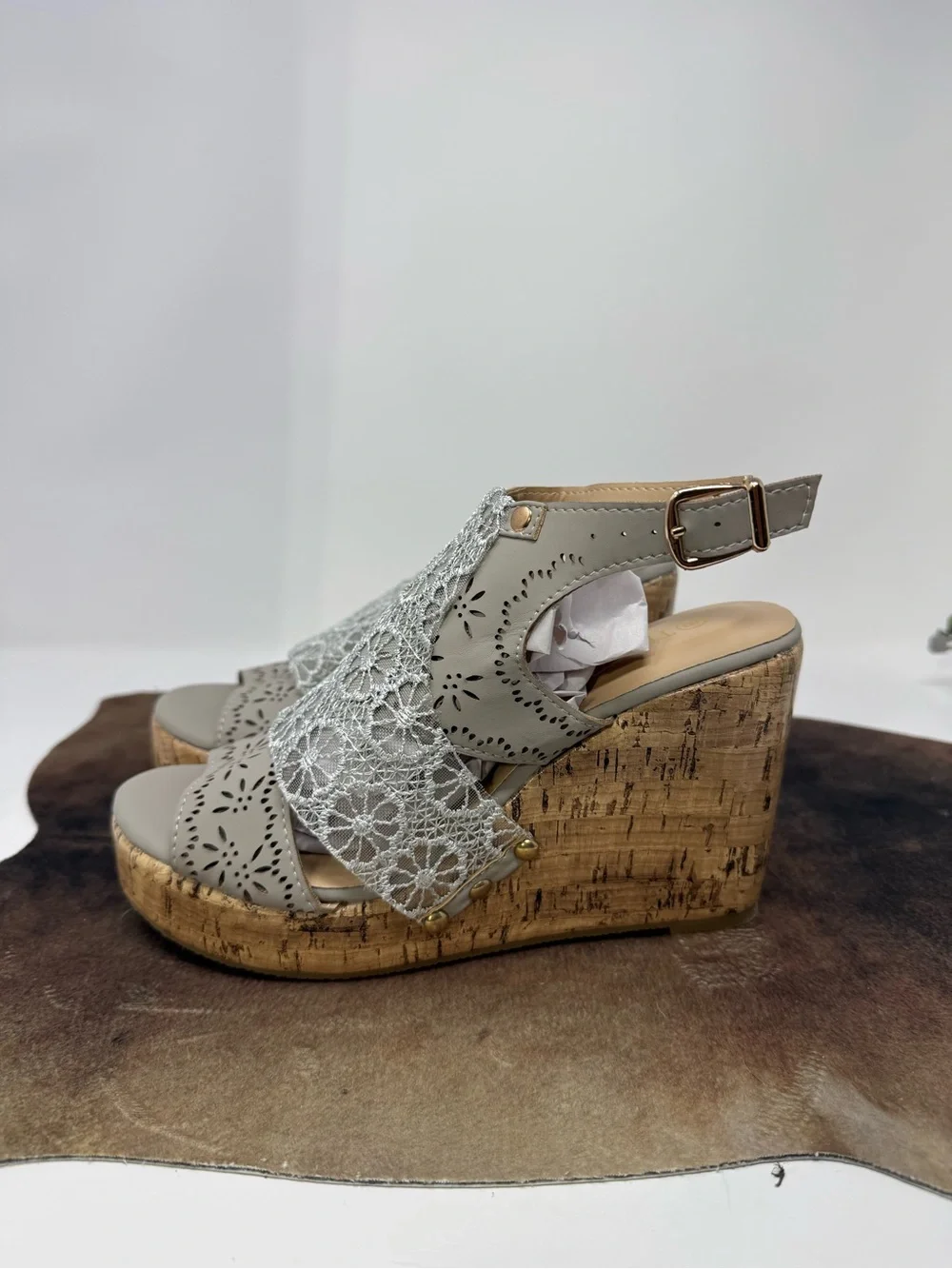 NWT Lace-Accented Cork Wedge Sandals in Light Gray Sz 8 (PKUBIH)